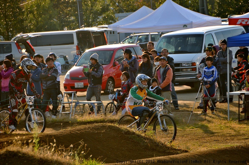 2012JOSF緑山11月定期戦VOL4：MTBエキスパート/エリート決勝　動画あり_b0065730_1772795.jpg