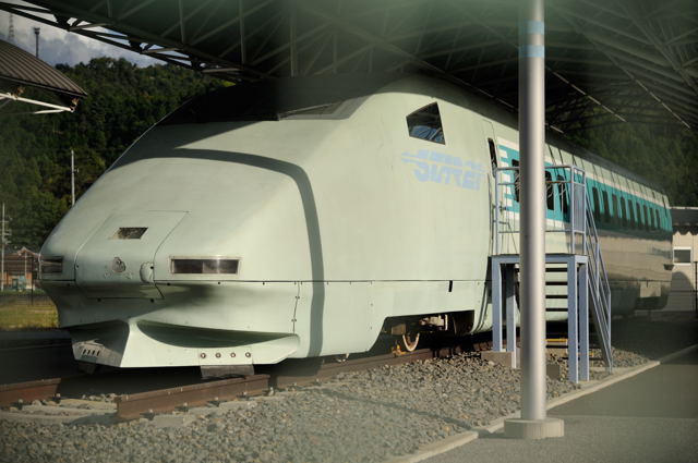 米原の新幹線試作車から彦根城へ_c0081462_20272430.jpg