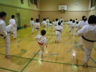 西町教室 寒さに負けず元気に稽古!_c0118332_22275730.jpg