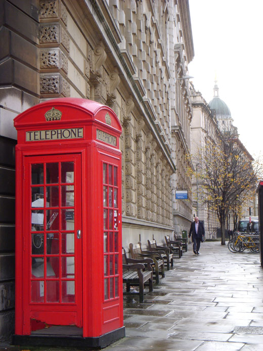A Phone Box Shrine To Sherlock Holmes 英国と暮らす From London By Rie Suzuki