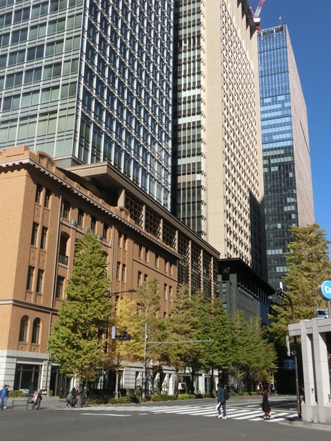 素敵です東京駅の秋、東京駅の風格、頑張れ安倍晋三、若者の明日を開く橋下徹に期待、日本の夜明けなるか_d0181492_0482.jpg