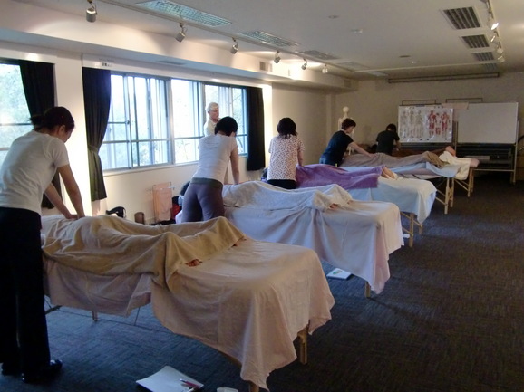 エサレン®ボディワーク資格認定コース、パート1無事終了しました。_d0266108_2274050.jpg