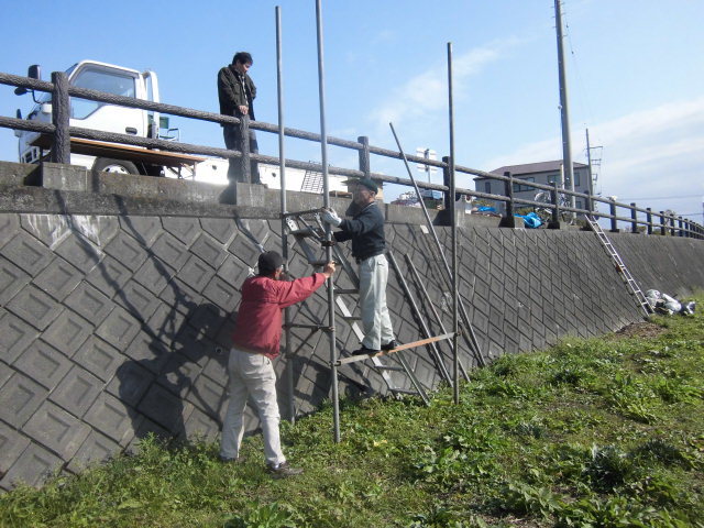 快晴のもと小潤井川での芋煮会_f0141310_7402964.jpg
