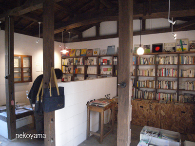 ロバの本屋さんで_c0162823_15278.jpg