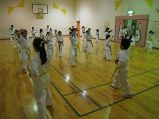 新発寒道場 大会前の組手!_c0118332_22585441.jpg