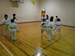 新発寒道場 大会前の組手!_c0118332_22595430.jpg