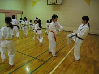 新発寒道場 大会前の組手!_c0118332_2301740.jpg
