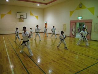 新発寒道場 大会前の組手!_c0118332_2303315.jpg