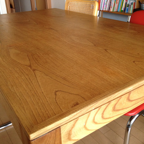 ダイニングテーブルのメンテナンス 自由な手たち