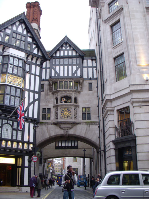 リバティ百貨店のトリビア 英国と暮らす From London By Rie Suzuki リバティ百貨店のトリビア 英国と暮らす From London By Rie Suzuki