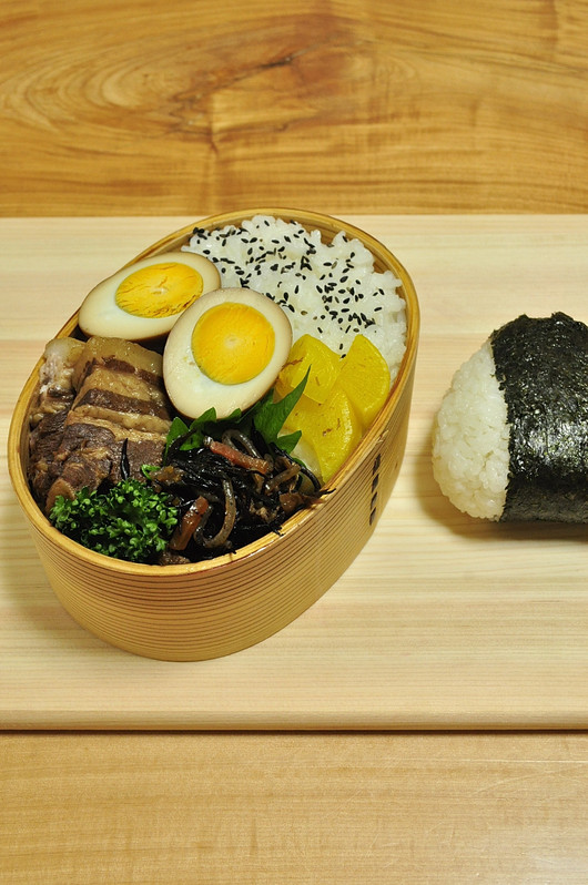 黒酢煮玉子と豚のお弁当_b0171098_6463595.jpg