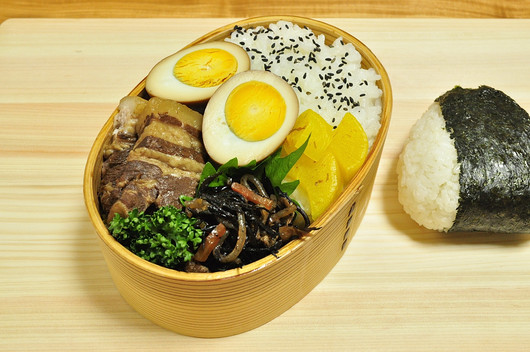 黒酢煮玉子と豚のお弁当_b0171098_6531810.jpg