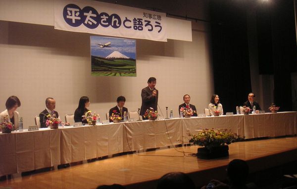 エミーさん、県知事に会う！_f0211837_1985855.jpg