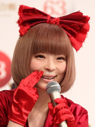 きゃりーぱみゅぱみゅ抜糸も傷跡残る 当分は絆創膏スタイルかも Dianevonjapan きゃりーぱみゅぱみゅ抜糸も傷跡残る 当分は絆創膏スタイルかも Dianevonjapan