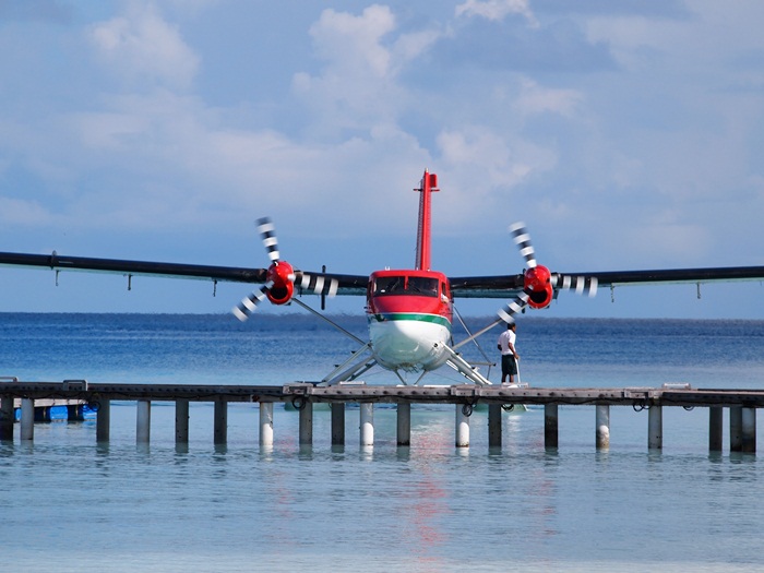 水上飛行機に乗って・・・モルディブ_e0182138_19424657.jpg