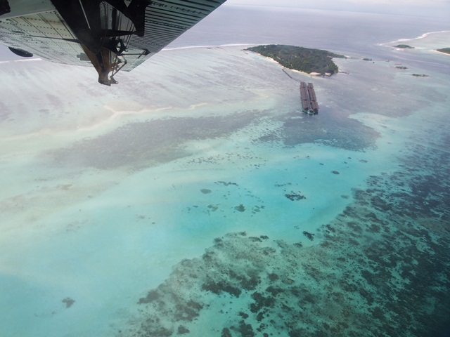 水上飛行機に乗って・・・モルディブ_e0182138_19433949.jpg