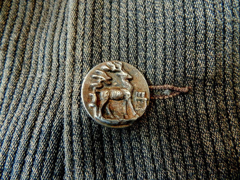 French hunting jacket with animal buttons_f0226051_1340558.jpg