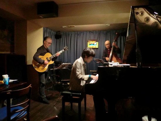 中牟礼さんのライブ。_e0119092_10535243.jpg
