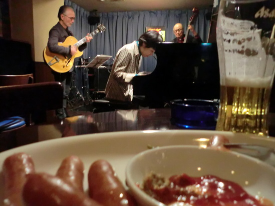 中牟礼さんのライブ。_e0119092_10563036.jpg