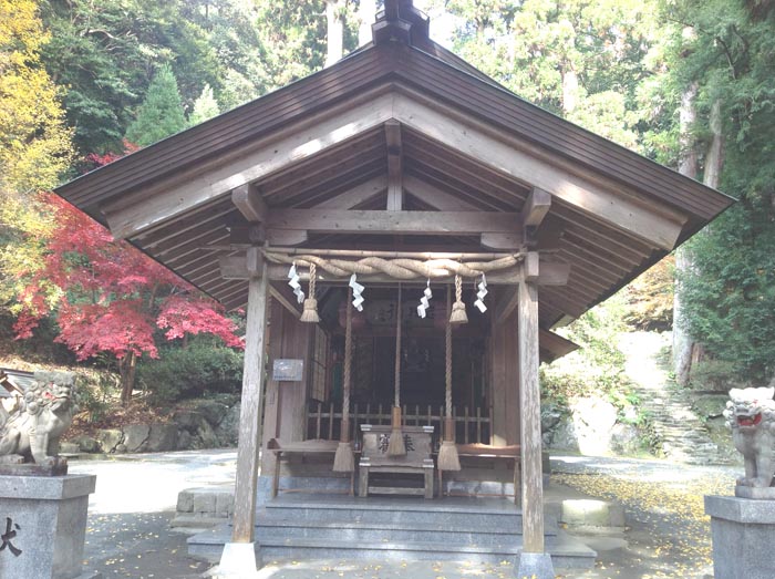 12月始まり…猪野の聖地。古神殿御柱にて_f0071303_22404937.jpg