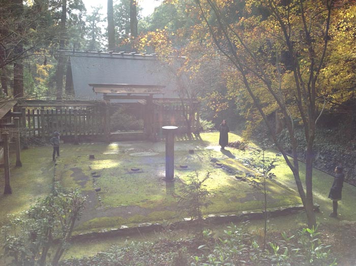 12月始まり…猪野の聖地。古神殿御柱にて_f0071303_2249529.jpg