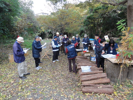 H24年「丸太を切ってサンタを作ろう」 in せんなん里海公園_c0108460_22465437.jpg