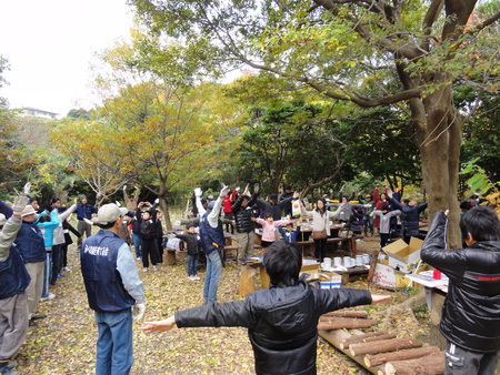 H24年「丸太を切ってサンタを作ろう」 in せんなん里海公園_c0108460_22503224.jpg