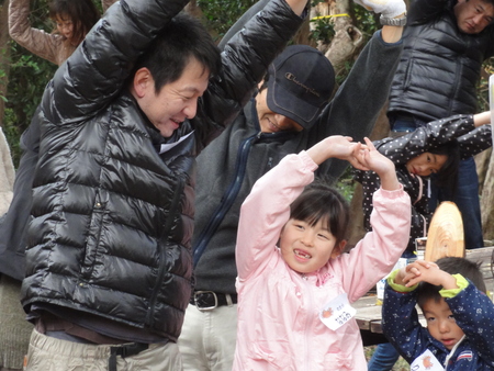H24年「丸太を切ってサンタを作ろう」 in せんなん里海公園_c0108460_22522627.jpg