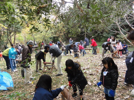 H24年「丸太を切ってサンタを作ろう」 in せんなん里海公園_c0108460_22544065.jpg