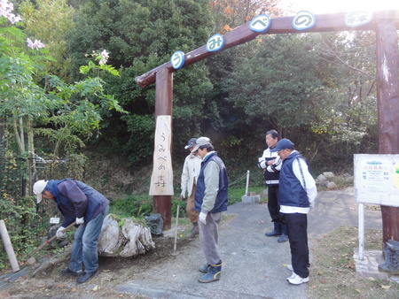 H24年「丸太を切ってサンタを作ろう」 in せんなん里海公園_c0108460_230439.jpg