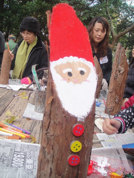 H24年「丸太を切ってサンタを作ろう」 in せんなん里海公園_c0108460_2339721.jpg