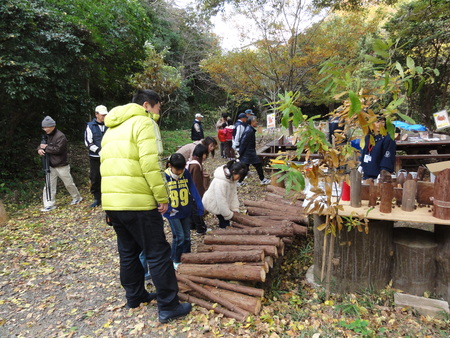 H24年「丸太を切ってサンタを作ろう」 in せんなん里海公園_c0108460_2352823.jpg