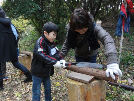 H24年「丸太を切ってサンタを作ろう」 in せんなん里海公園_c0108460_2365478.jpg