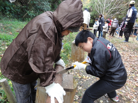 H24年「丸太を切ってサンタを作ろう」 in せんなん里海公園_c0108460_2373420.jpg