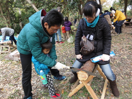 H24年「丸太を切ってサンタを作ろう」 in せんなん里海公園_c0108460_2375817.jpg