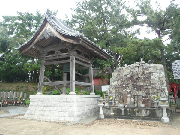 閼伽寺薬師院　on　2012-10-17＆11-21_b0118987_17564411.jpg