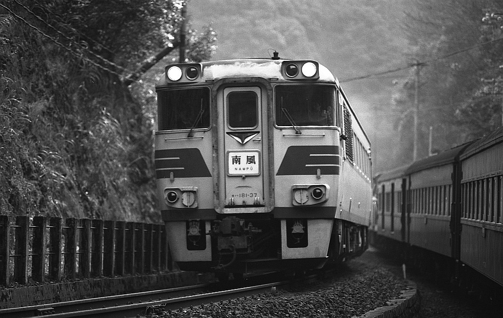 1983年2月 土讃線坪尻にて キハ181「南風」 _f0203926_21432650.jpg