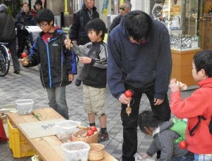 新城商店街「ほのぼの市」に参加しました。（昔遊び_公園井戸端会議）_d0241210_1615543.jpg