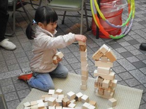 新城商店街「ほのぼの市」に参加しました。（昔遊び_公園井戸端会議）_d0241210_161654100.jpg