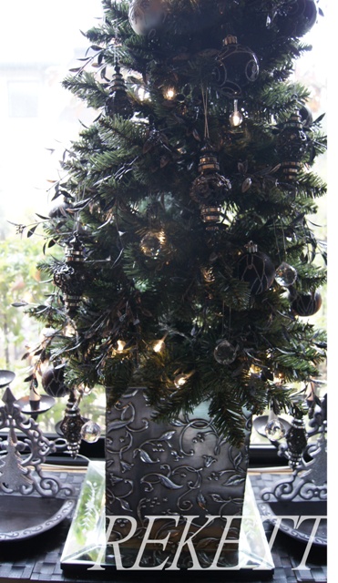 出窓をシルバー&クリスタルの素敵なクリスマスツリーで~♪_f0029571_111555.jpg