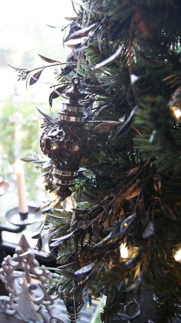 出窓をシルバー＆クリスタルの素敵なクリスマスツリーで～♪_f0029571_1141662.jpg