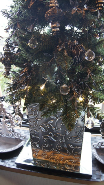 出窓をシルバー&クリスタルの素敵なクリスマスツリーで~♪_f0029571_1145869.jpg