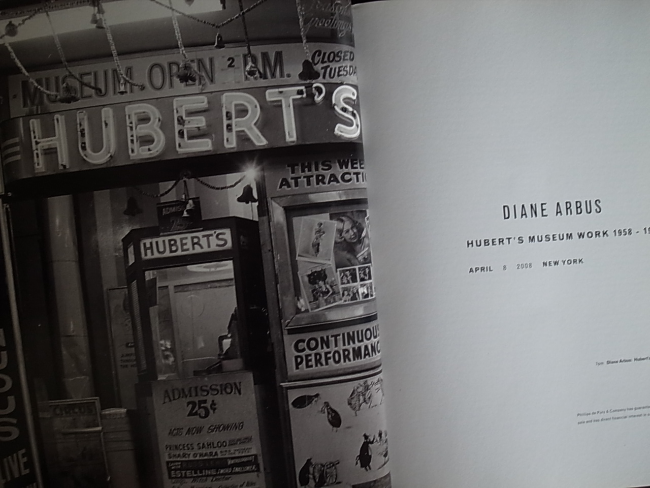 DIANE ARBUS HUBERT\'S MUSEUM WORK 1958-1963 / Phillips de Pury & Company_a0227034_13345494.jpg