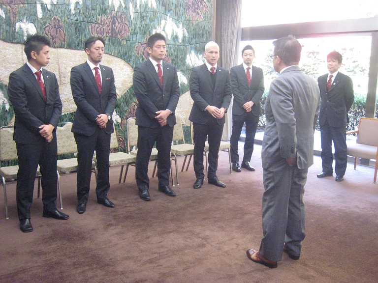 日本代表 VS 大村知事_b0157157_1527121.jpg