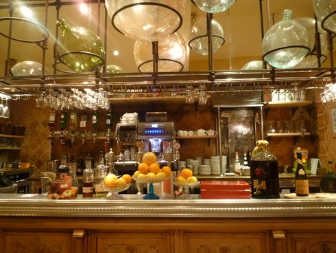 煌きのParis Les Invalides☆　とても可愛らしい　 restaurant。。。chez clement。。。☆*:.｡.☆*† _a0053662_1835190.jpg