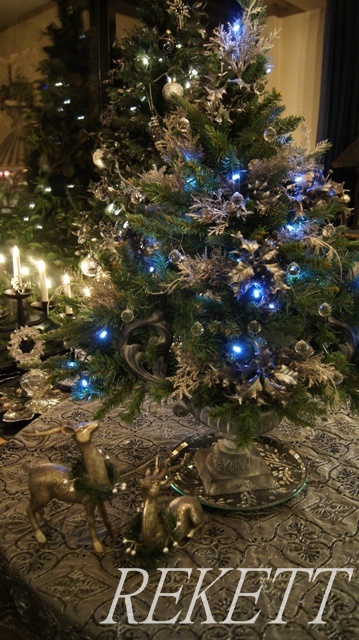 アイアンのフラワーベースでオリジナルクリスマスツリー_f0029571_2194157.jpg