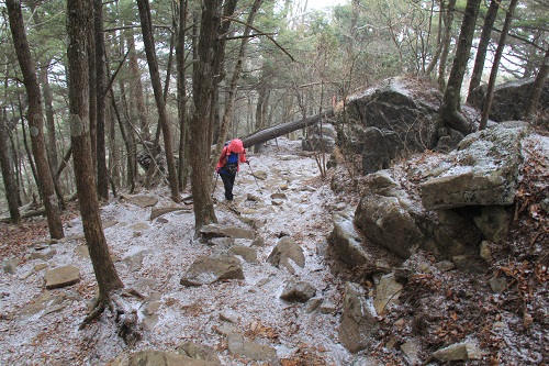 12月の乾徳山は…雪が降ってきた！今年、最後の…鎖場!_a0158702_1444273.jpg