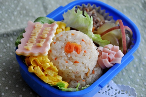 【HAPPY　BIRTHDAYのお弁当】_f0206162_9382893.jpg