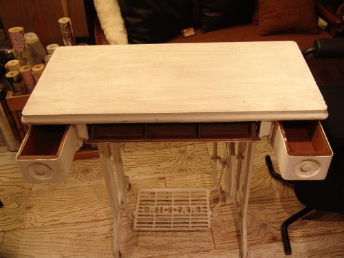ミシン台・作業台・白ペンキ・入荷!!●若林店●_a0096367_21373598.jpg