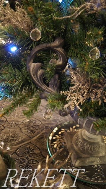 アイアンのフラワーベースでオリジナルクリスマスツリー_f0029571_135413.jpg